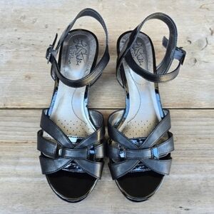 Life Stride Yvette Classic Feminine Minimalist Wedge Comfort Sandals 9M